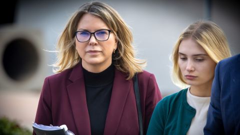 VAN NUYS, CA - FEBRUARY 14, 2024: Rebecca Grossman, left, and daughter heads to Van Nuys Courthouse West Van Nuys, CA. (Irfan Khan / Los Angeles Times via Getty Images)